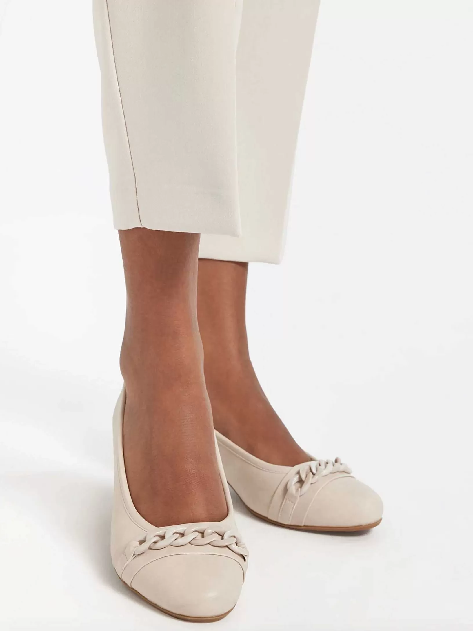 beige_pump_sierketting_7.webp Dames Easy Street Beige Pump Sierketting